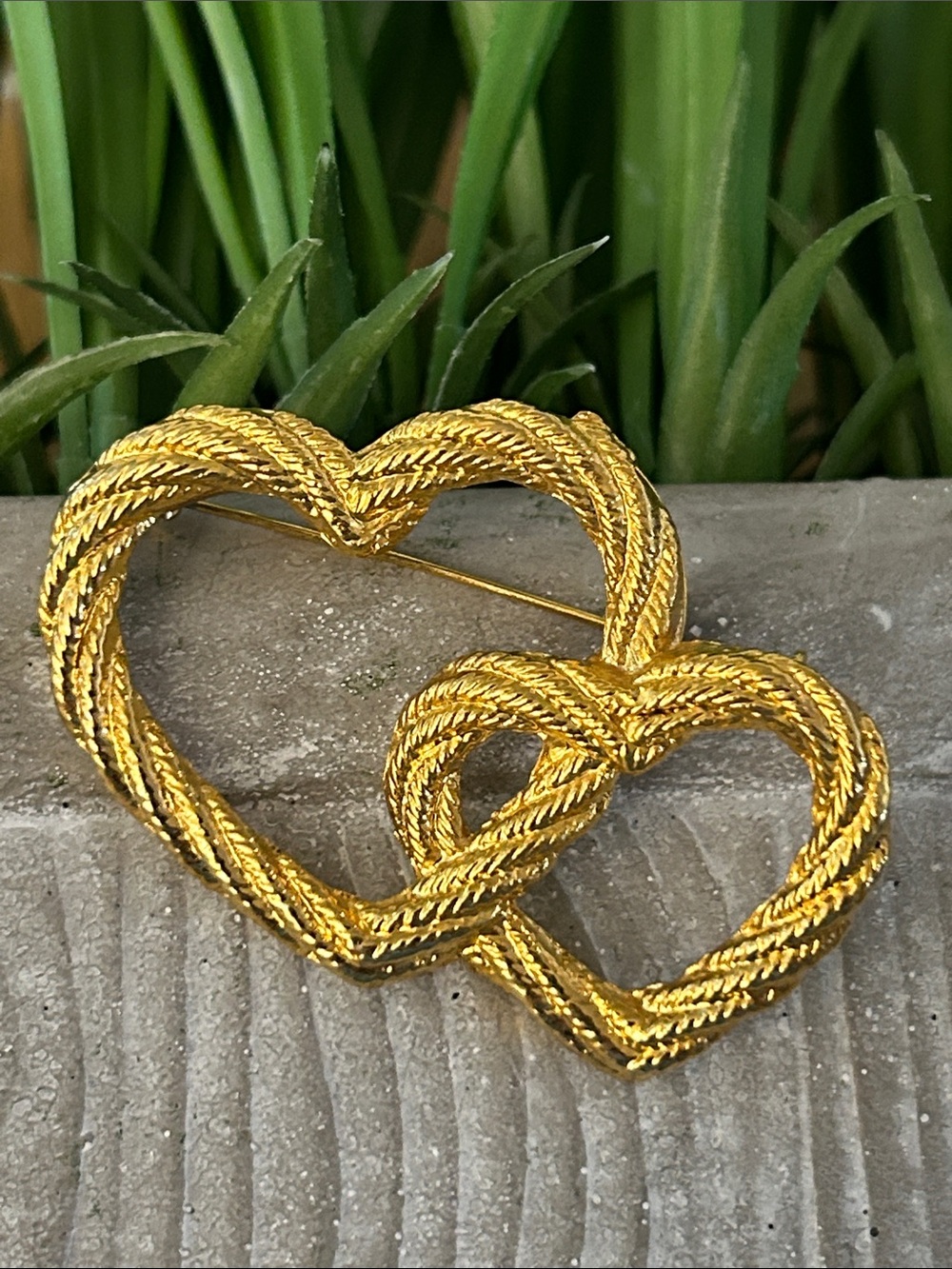 Gold Double Heart Rope Brooch Pin - Women Jewelry